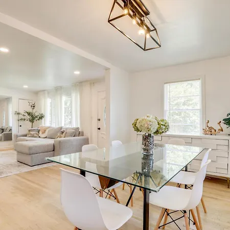Villa Quiet Getaway About 8 Mi To Downtown Atlanta!